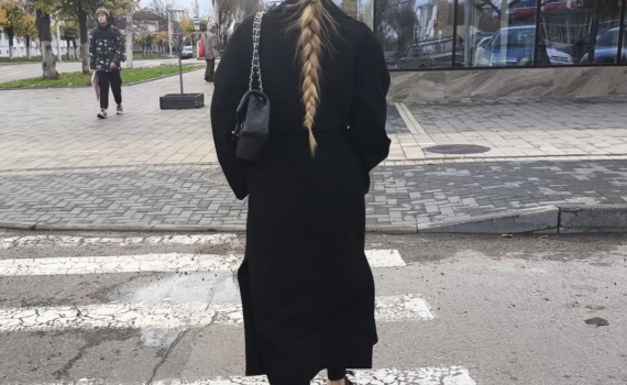 Тепло и стильно: вы больше не наденете пуховик, узнав эти 4 способа носить пальто зимой