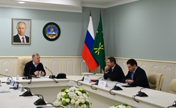 Глава Адыгеи провел встречу с председателем Юго-Западного банка Сбербанка Глава Адыгеи провел встречу с председателем Юго-Западного банка Сбербанка